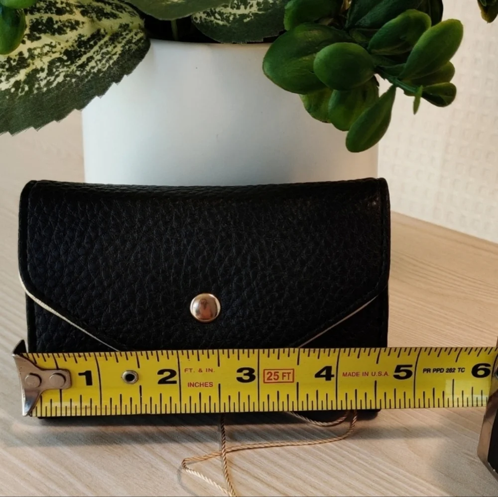 💰Alyssa Vegan Black Wallet/Wristlet w/Cream Interior